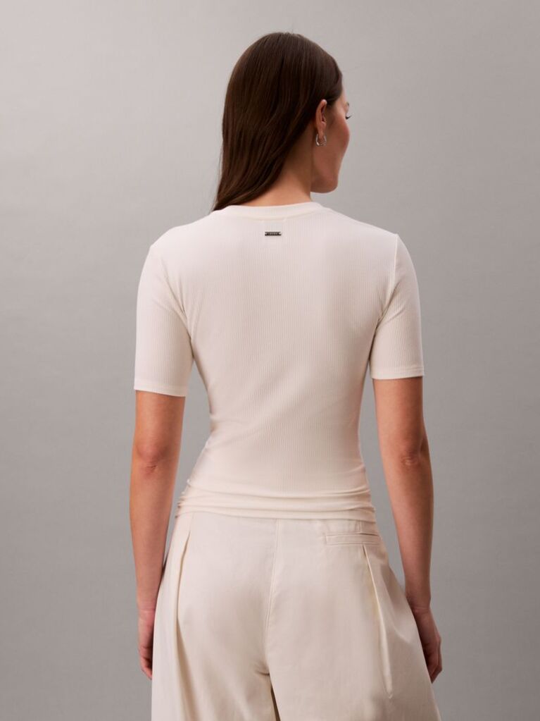 Λευκό T-Shirt Με Ριπ Ύφασμα Και Slim Γραμμή  Γυναίκα