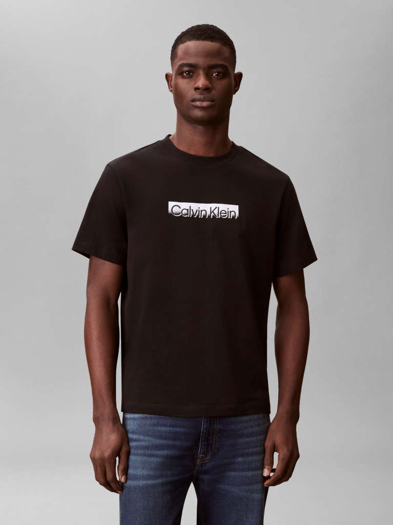 Μαύρο T-Shirt Με Κανονική Λαιμόκοψη Και Διαβαθμισμένο Λογότυπο  Άνδρας