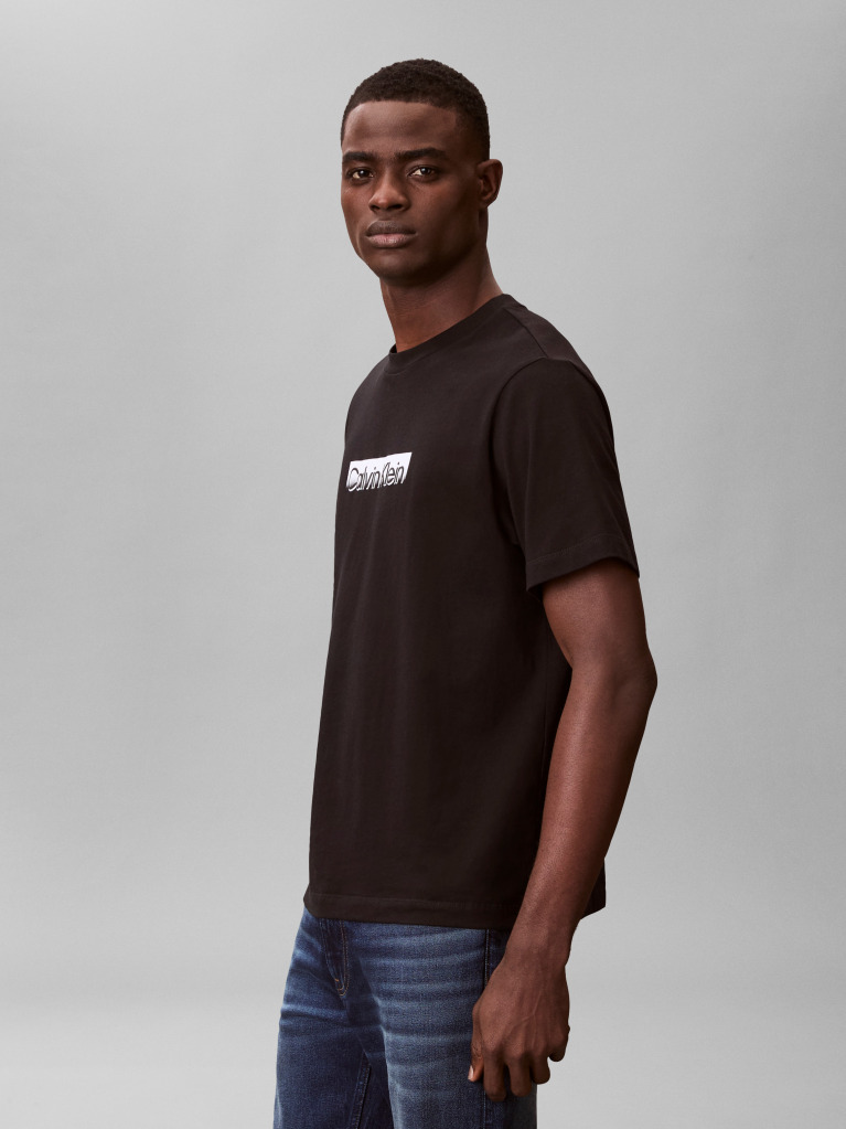 Μαύρο T-Shirt Με Κανονική Λαιμόκοψη Και Διαβαθμισμένο Λογότυπο  Άνδρας