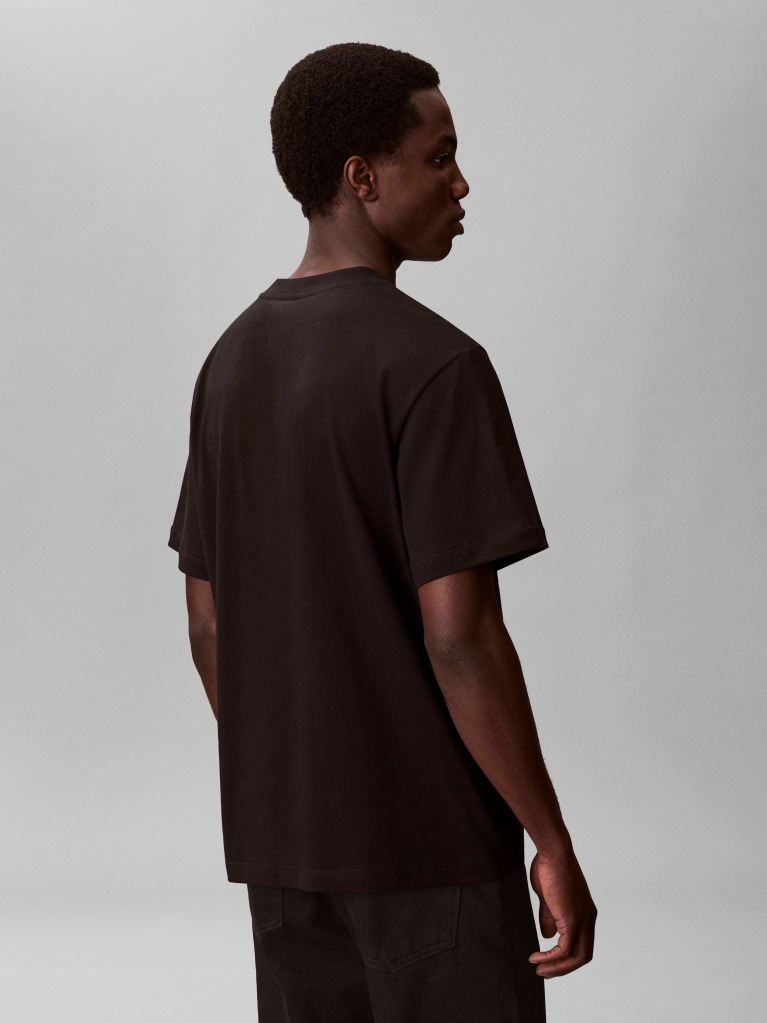 Μαύρο T-Shirt Με Κανονική Λαιμόκοψη Και Διαβαθμισμένο Λογότυπο  Άνδρας