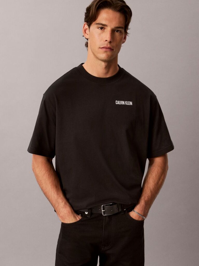 Μαύρο T-shirt Σε Χαλαρή Γραμμή Με Graphic Σχέδιο "Calvins Or Nothing"  Άνδρας