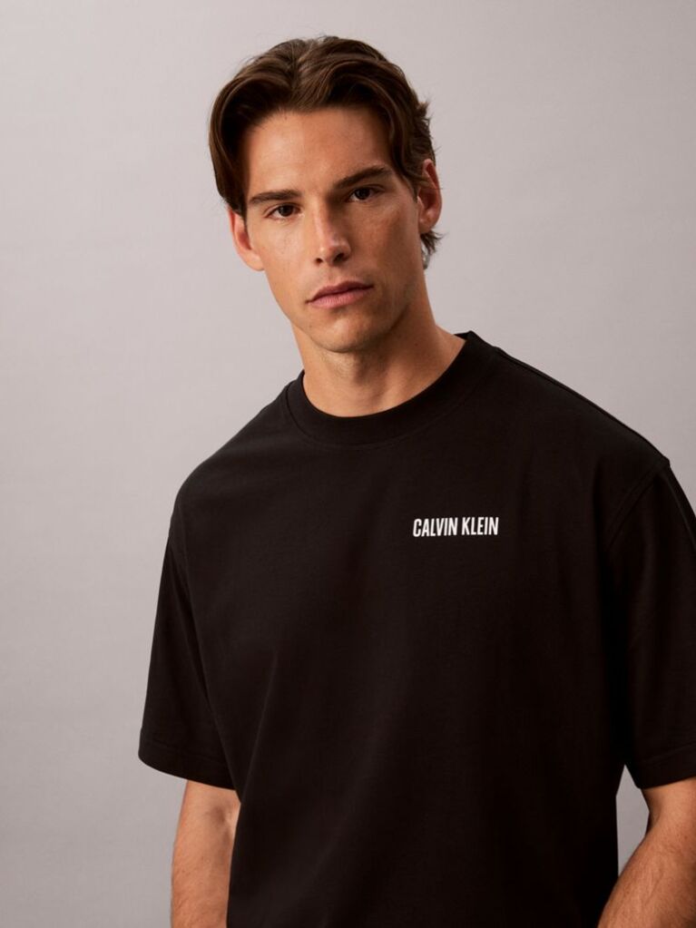 Μαύρο T-shirt Σε Χαλαρή Γραμμή Με Graphic Σχέδιο "Calvins Or Nothing"  Άνδρας